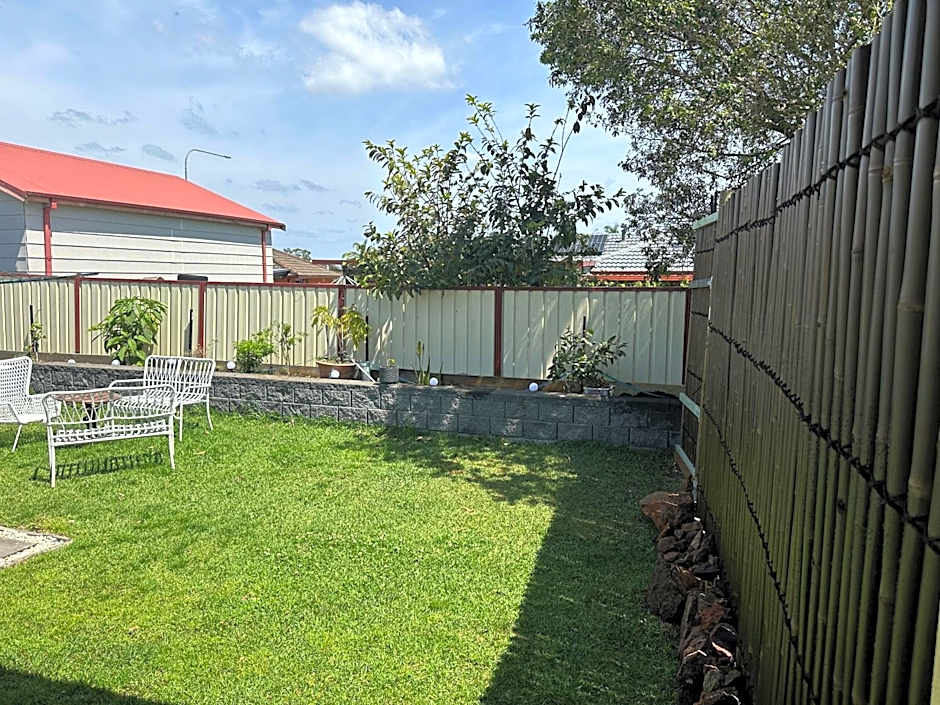 Cheerful 4 Bedrooms With Free Parking