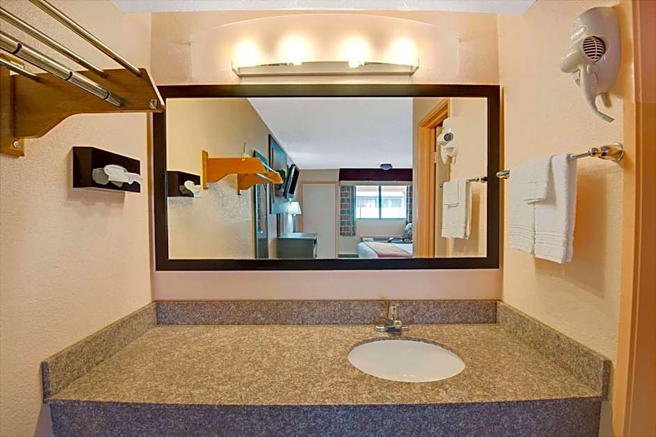 Days Inn by Wyndham Independence