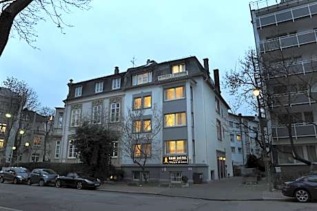 Three Bedroom Apartment with Balcony