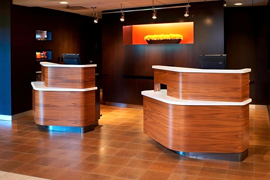 Courtyard by Marriott Chicago Deerfield