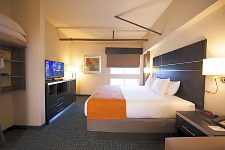 warehouse hotel location