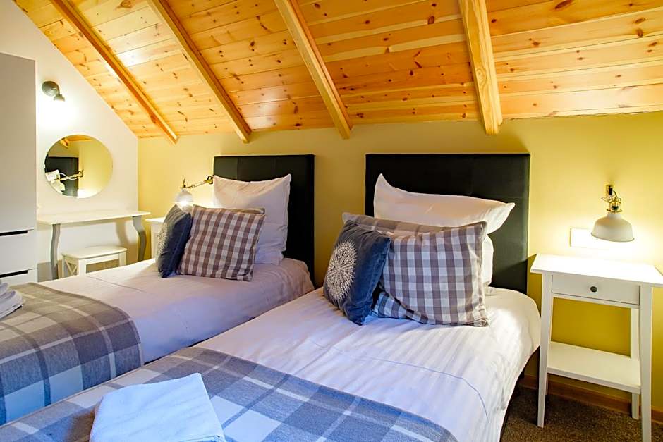 Domki Kaszuby - jezioro las i zoo w Szarlocie