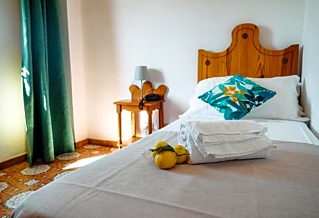 Economy Triple Room