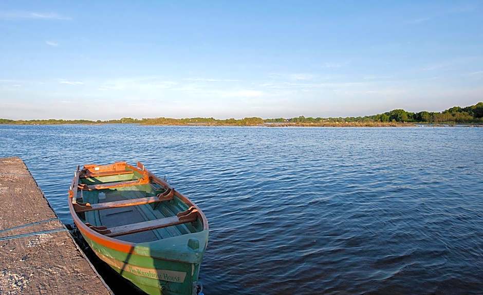 The Waterfront House Country Home