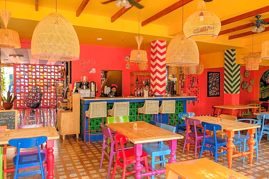 Por Aqui Stay & Dine