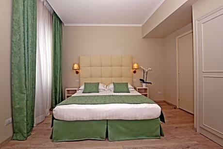 Classic Double or Twin Room  with Lake View
