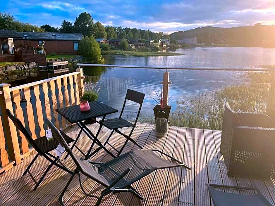 Gressingham 9 - South Lakes Leisure Village - lodge on the lake