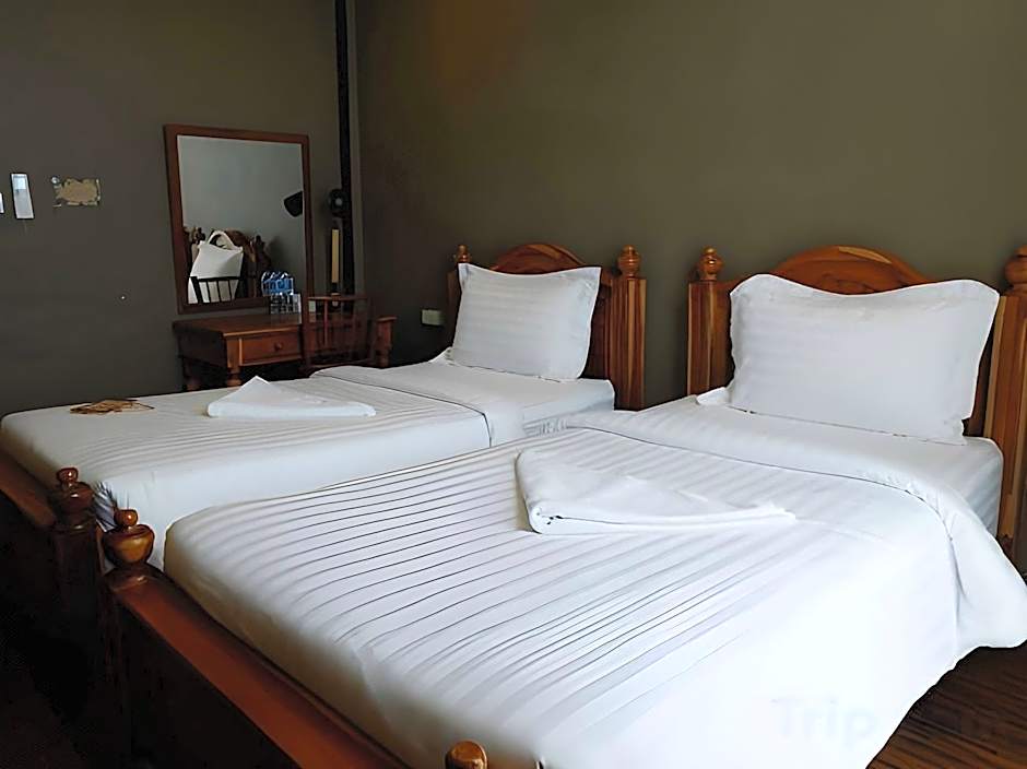 Lipe - Bloom Cafe and Hostel