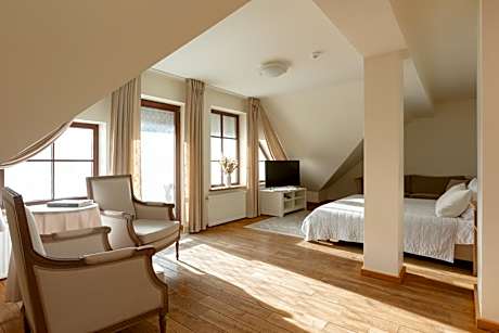 Romantic Suite with Balcony