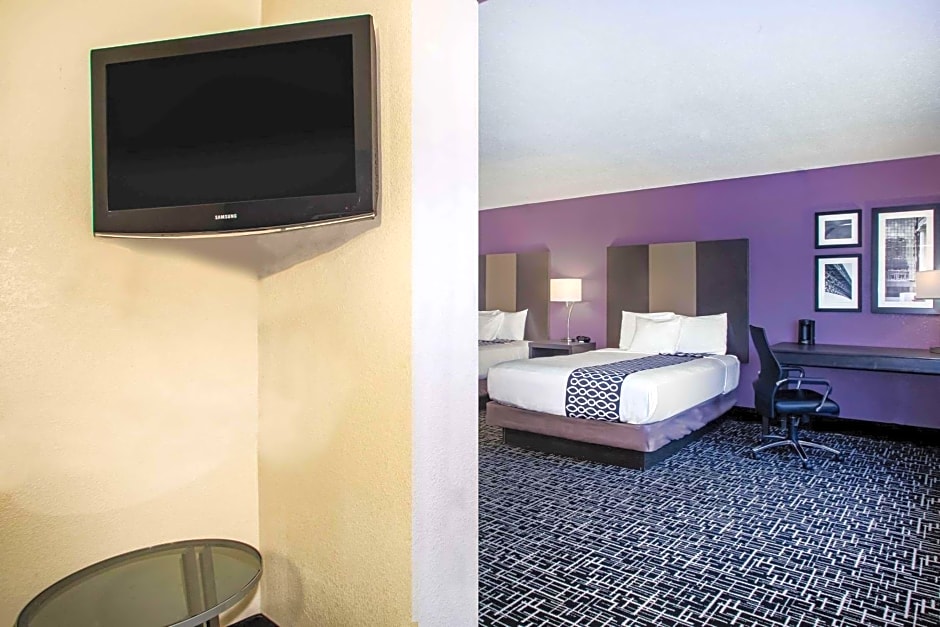 La Quinta Inn & Suits by Wyndham Pontoon Beach IL