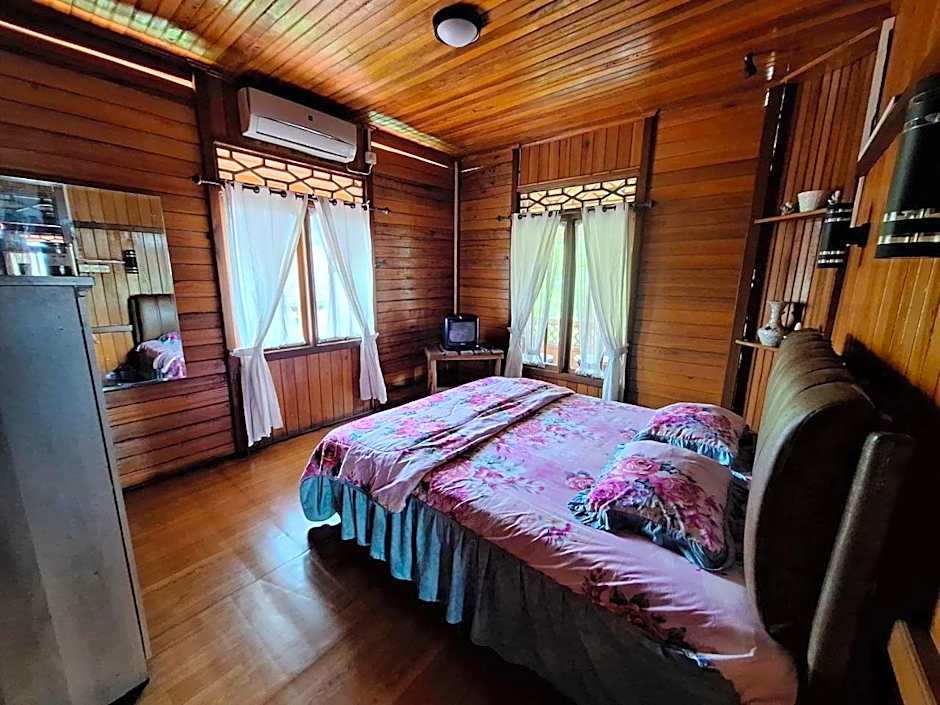 Palanta Roemah Kajoe Syariah Villa