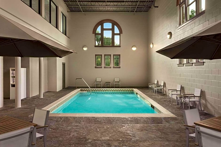 Country Inn & Suites by Radisson, St. Charles Historic District