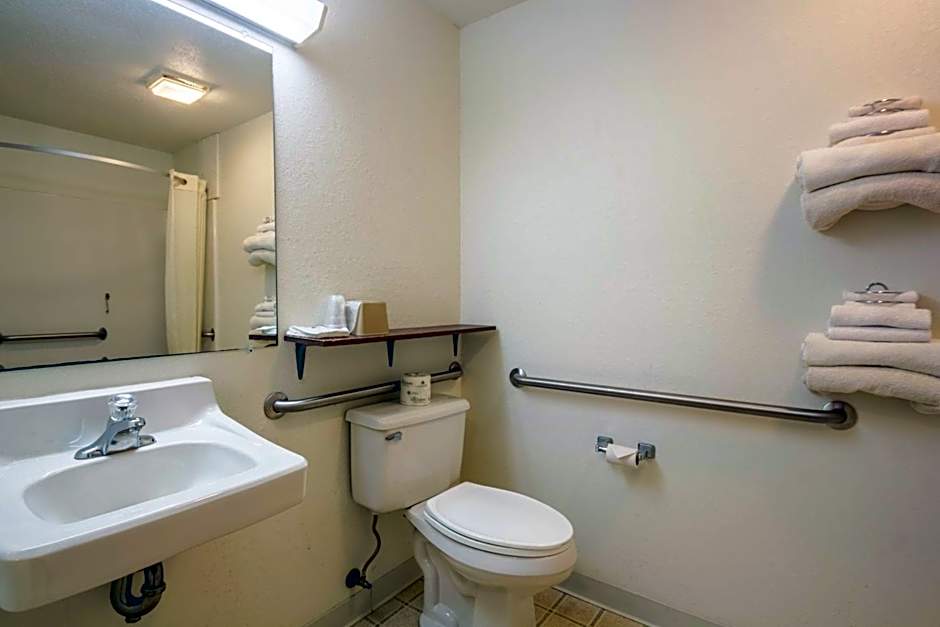 Motel 6-Saukville, WI