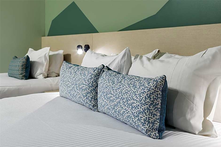 Nightcap at Atherton Hotel