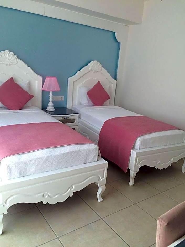 Montebello Deluxe Hotel