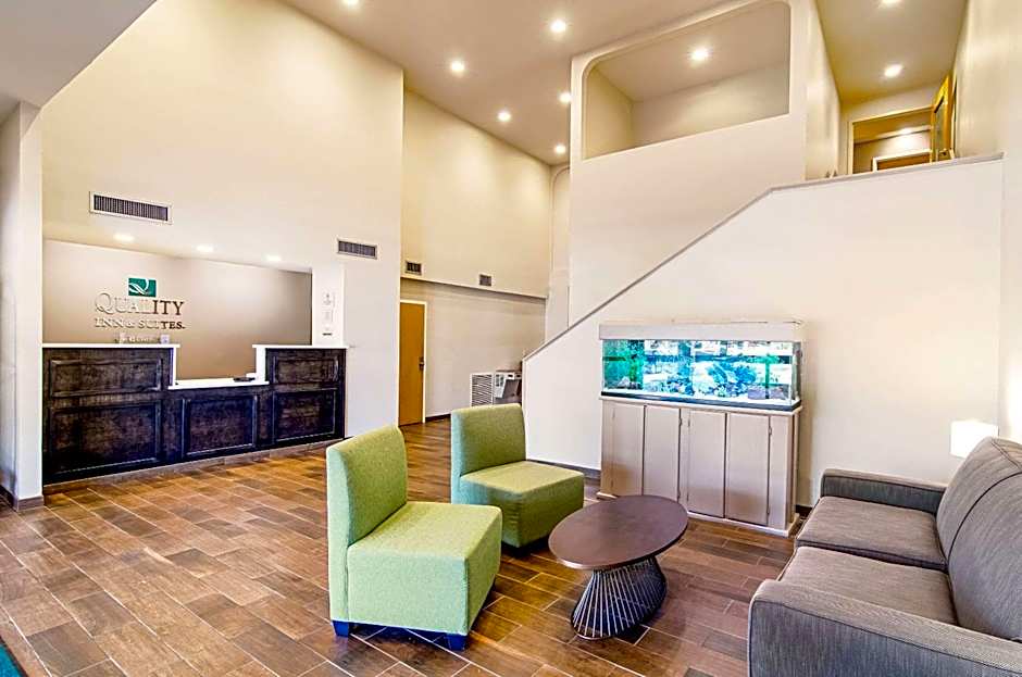 Quality Inn and Suites Near Tanger Outlet Mall