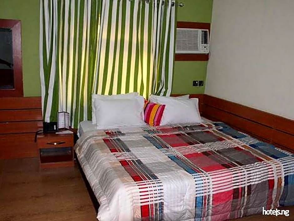 Wise Penny Suites and Spa