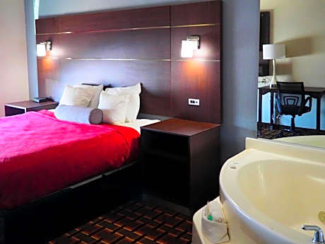 King Suite with Jacuzzi  - Non-Smoking