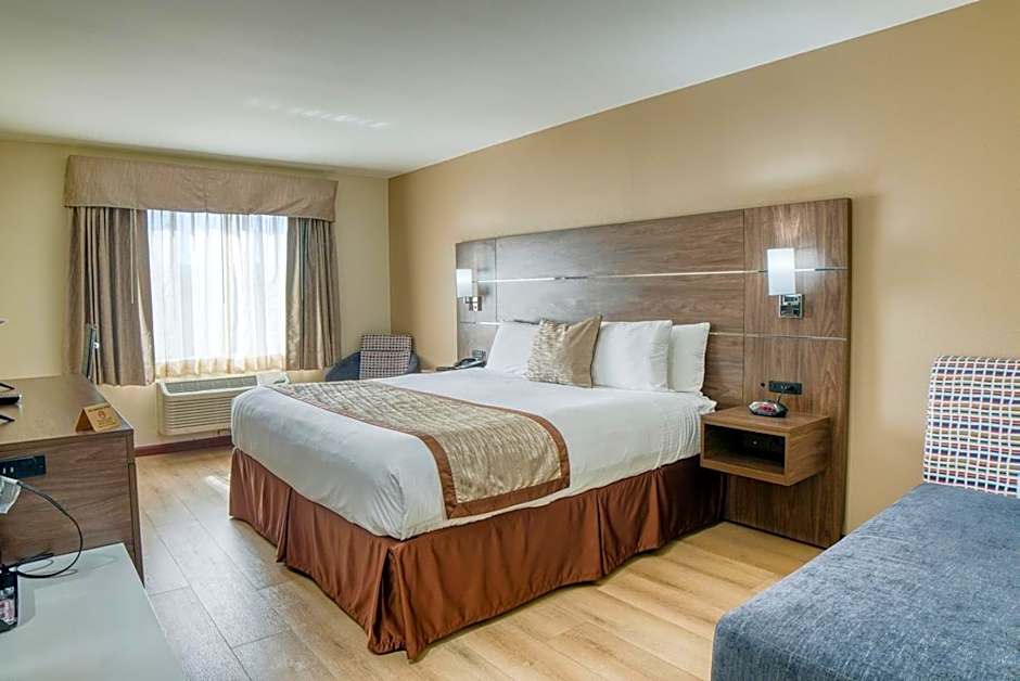 Evergreen Inn and Suites