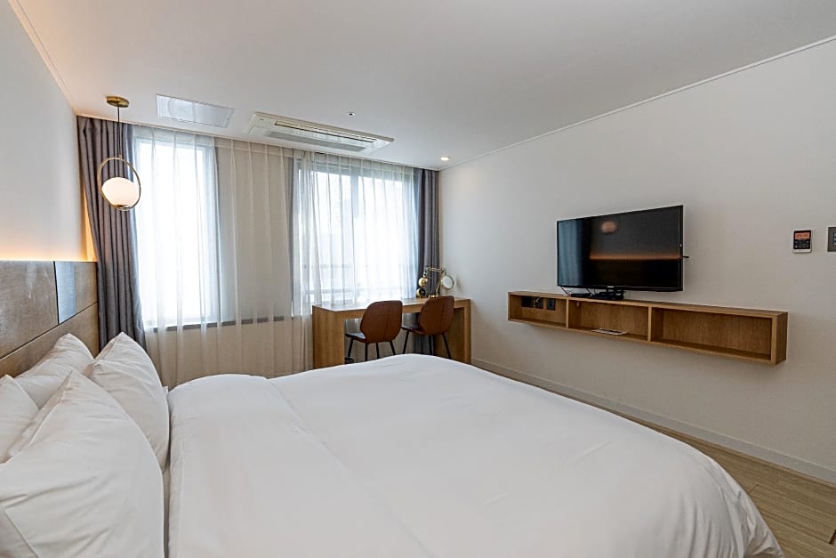 Hotel The Grang Jungmun