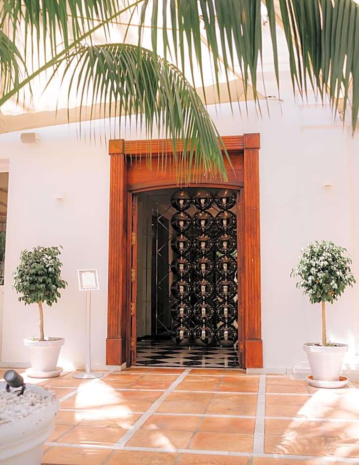 Aparthotel Monarque Sult