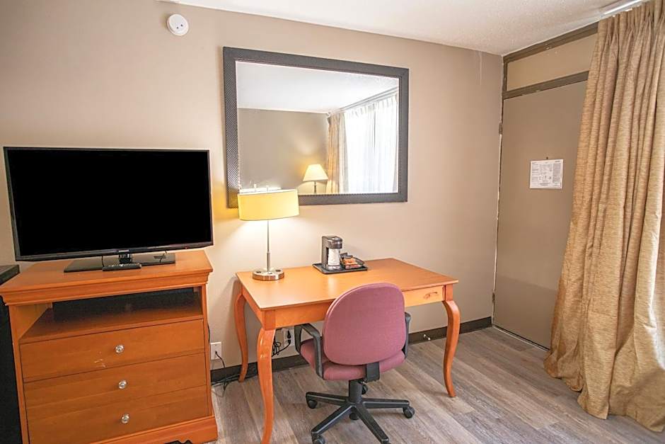 OYO hotel Greensboro east I 40