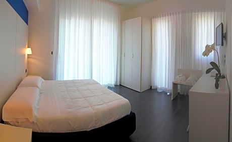 Double Room with Private Bathroom and Balcony