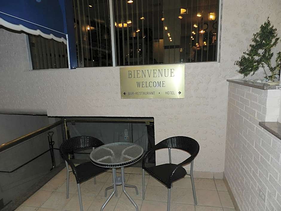 L'Auberge de l'Aeroport Inn