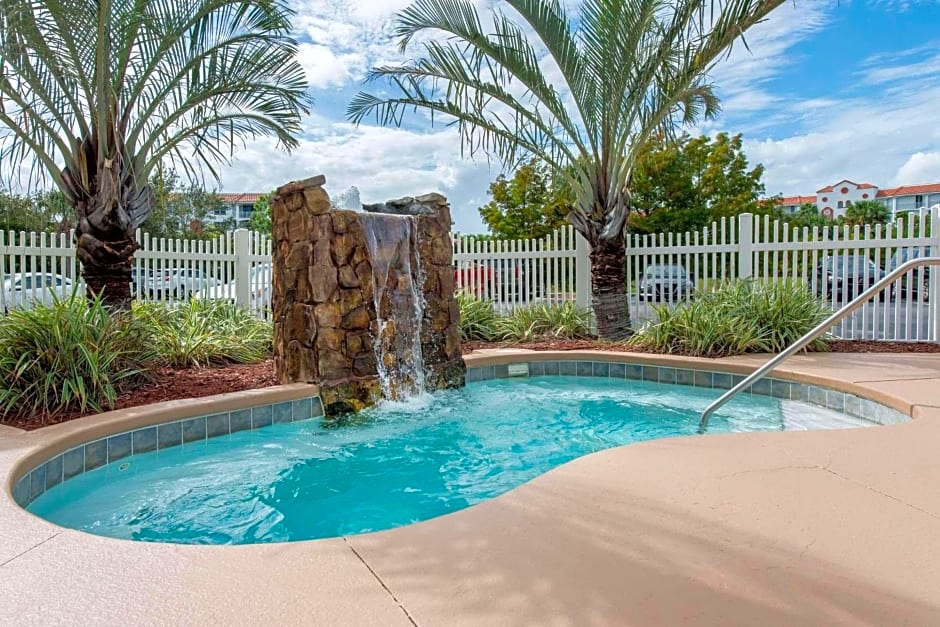 Country Inn & Suites by Radisson, Port Canaveral, FL