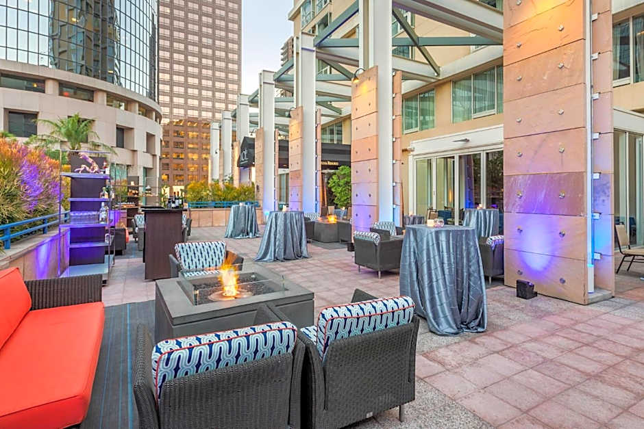 Omni Los Angeles Hotel At California Plaza
