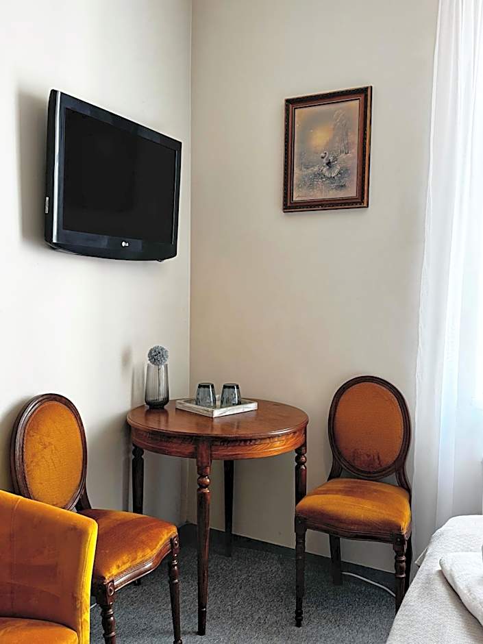 Apple Economy Hotel