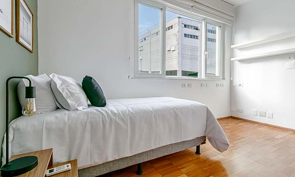 Tabas Maravilhoso apê 3 quartos Leblon LB0035