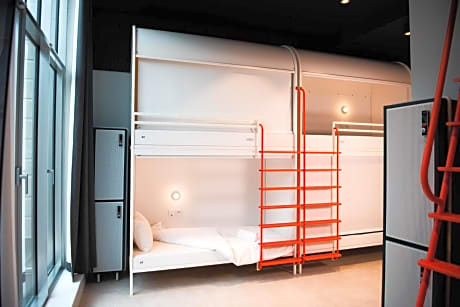 10-Bed Mixed Dormitory Room