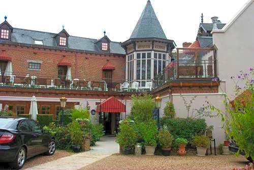 Chateau La Tour Du Roy