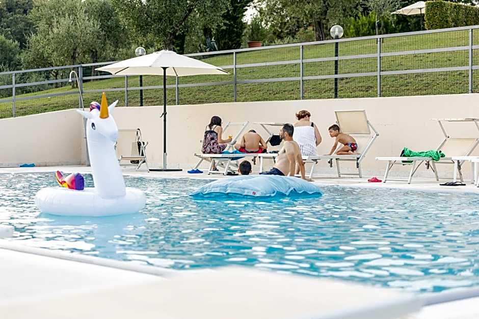 Photo 1 of 30 of Il Casale Lonato, Oasi di Piacere Immersa nel Verde con Piscina - by HOST4U
