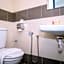 OYO 89874 Gs Golden Star Hotel
