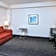Holiday Inn & Suites Farmington Hills - Detroit NW, an IHG Hotel By IHG