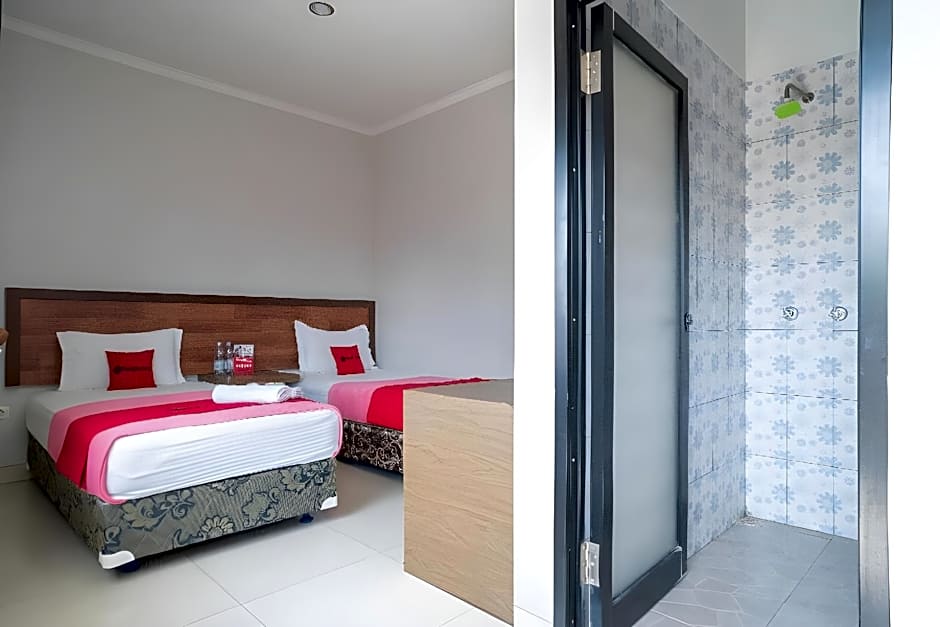 RedDoorz Syariah Near Tugu Dodol Kandangan