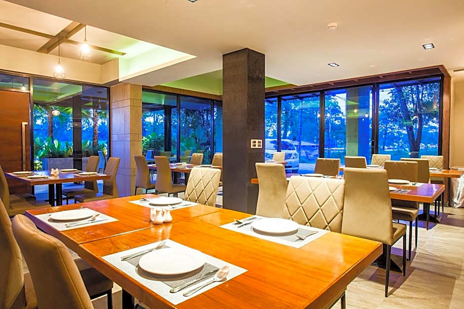 The Glory Gold Hotel