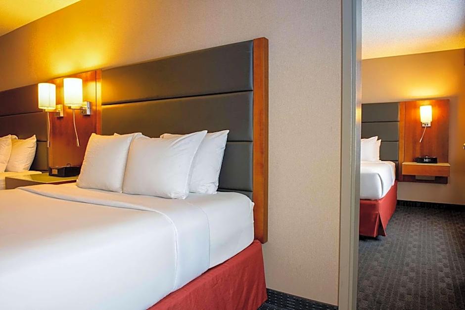 Radisson Hotel & Suites Fort Mcmurray