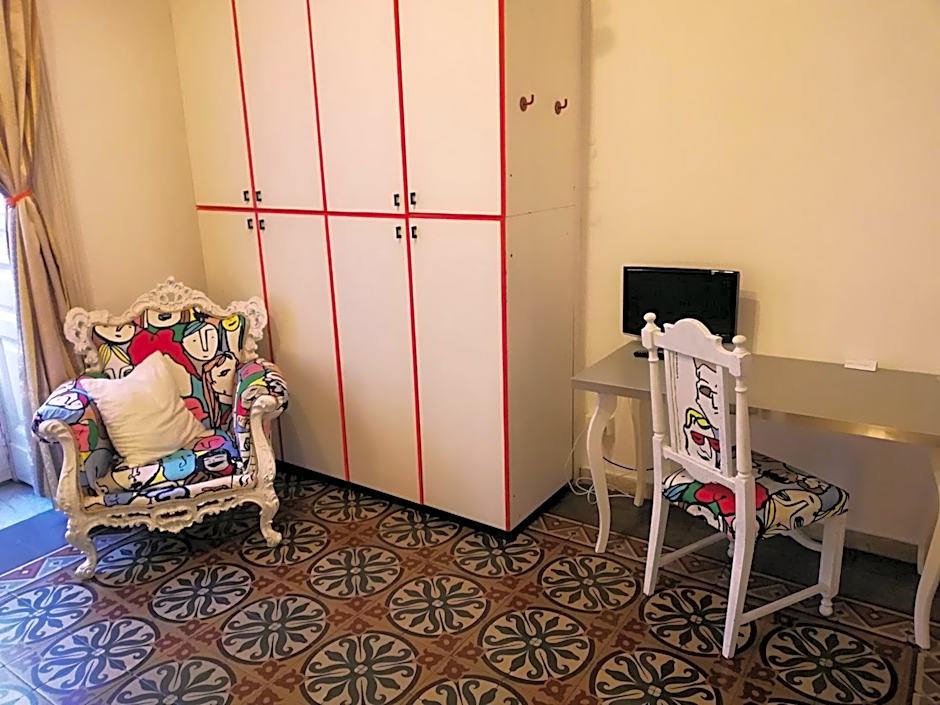 Aloi Rooms