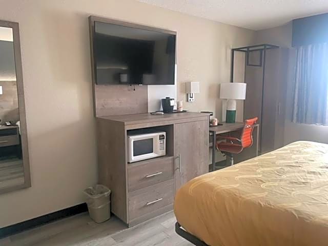 Quality Inn & Suites Ankeny-Des Moines