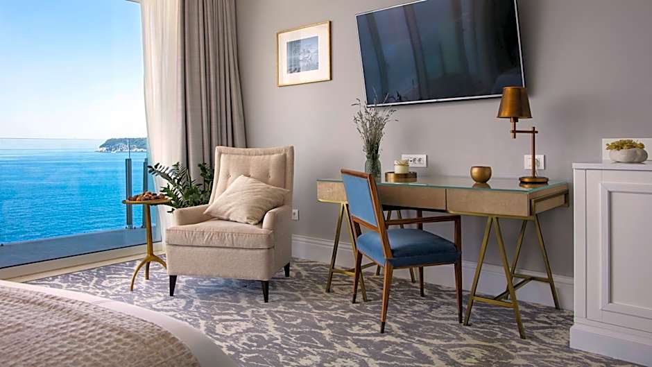 Royal Blue Hotel