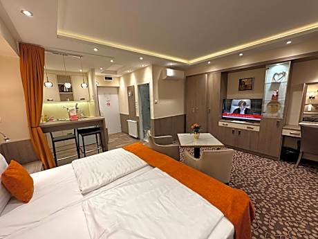 Deluxe Studio (3 Adults)