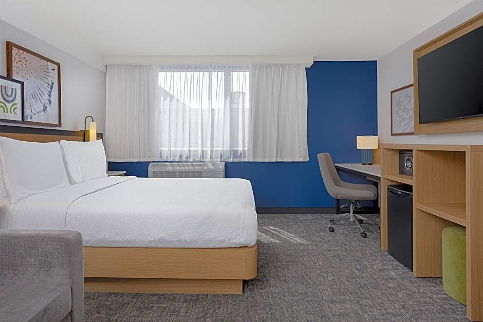 Spark by Hilton Montreal Brossard