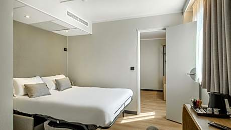 Standard Queen Room with One Double Sofa Bed