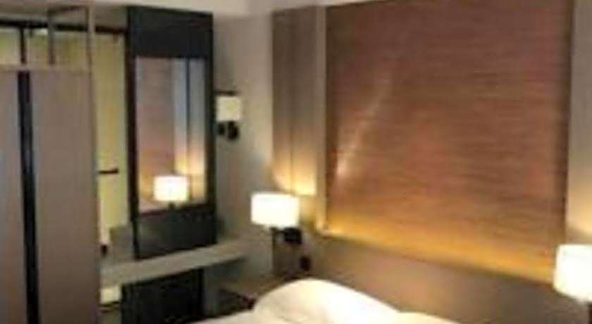 V8 Ziyuangang Hotel