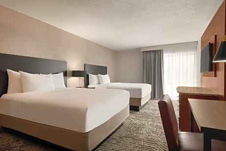 2 Double Beds Pool View Non-Smoking