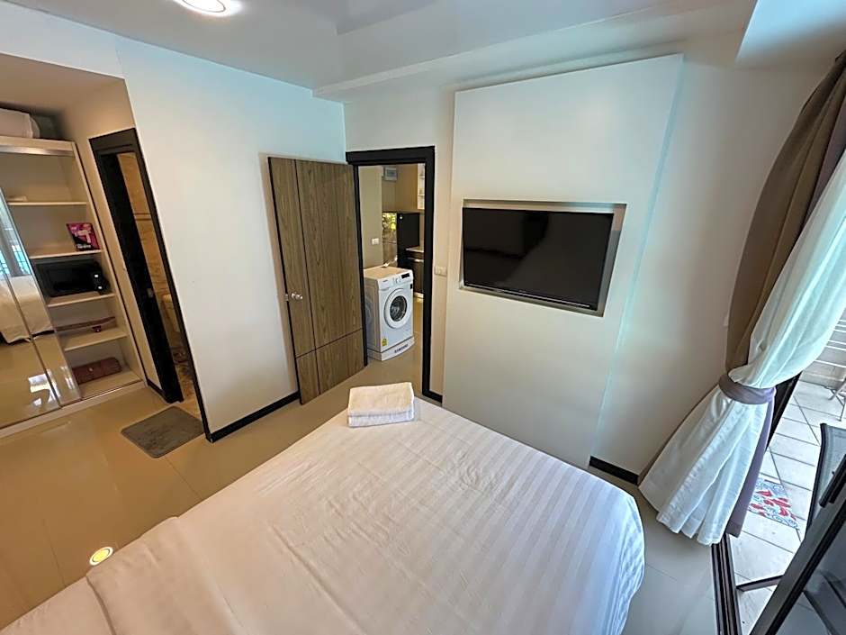 1 - Bedroom Apartment Pool Access, 750m to the Beach