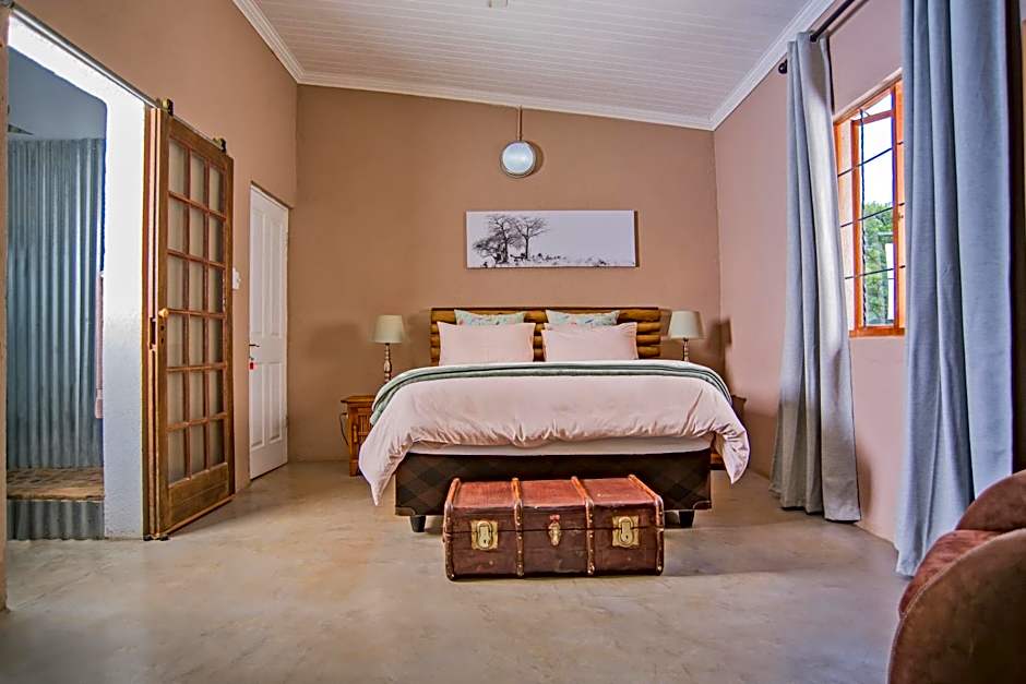 Caracal Lodge